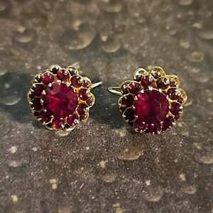 Vintage Sarah Coventry Goldtone Red Rhinestone Flower Clip Earrings